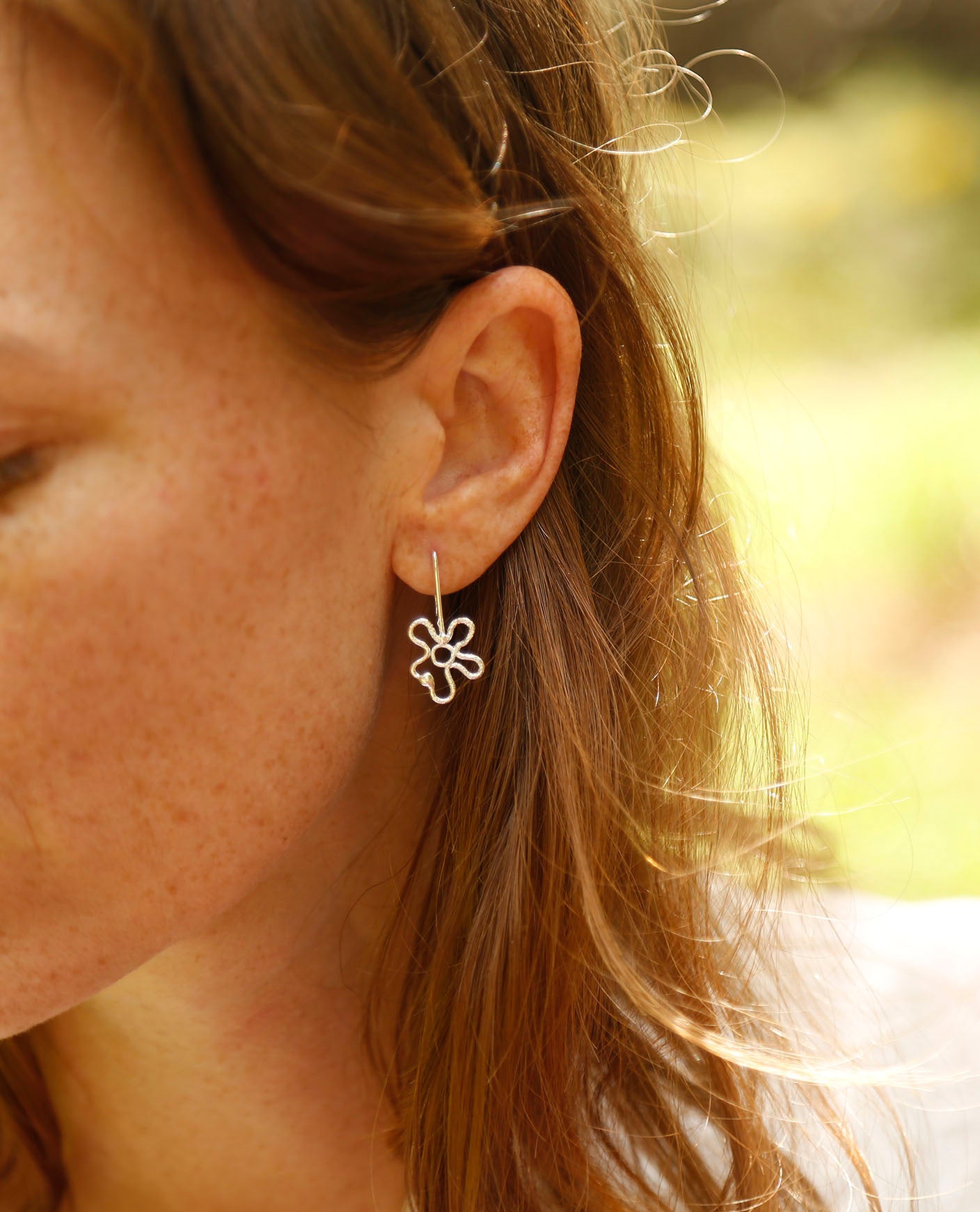 flower earrings | native daisy | solid silver