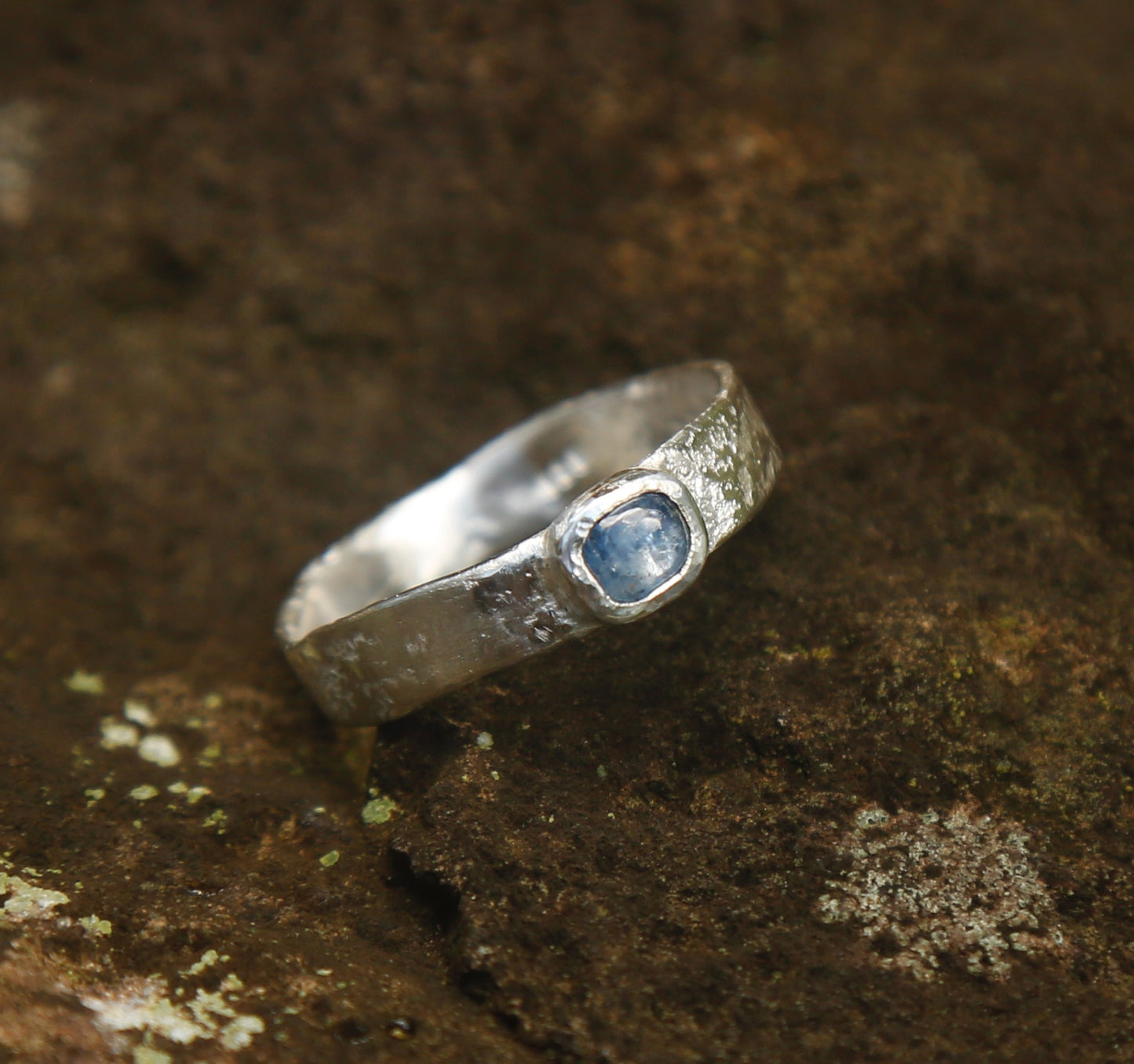 kyanite ring in solid silver | W 1/2