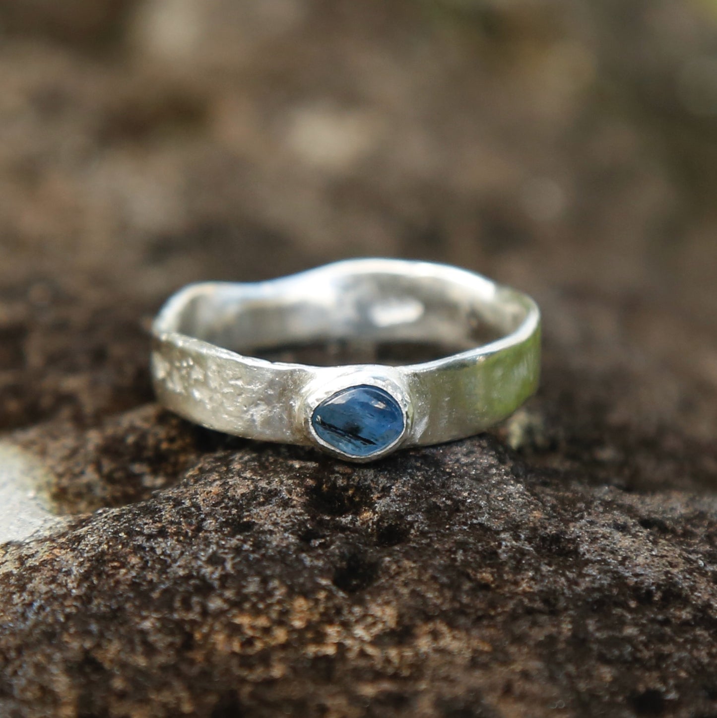 kyanite ring in solid silver | U