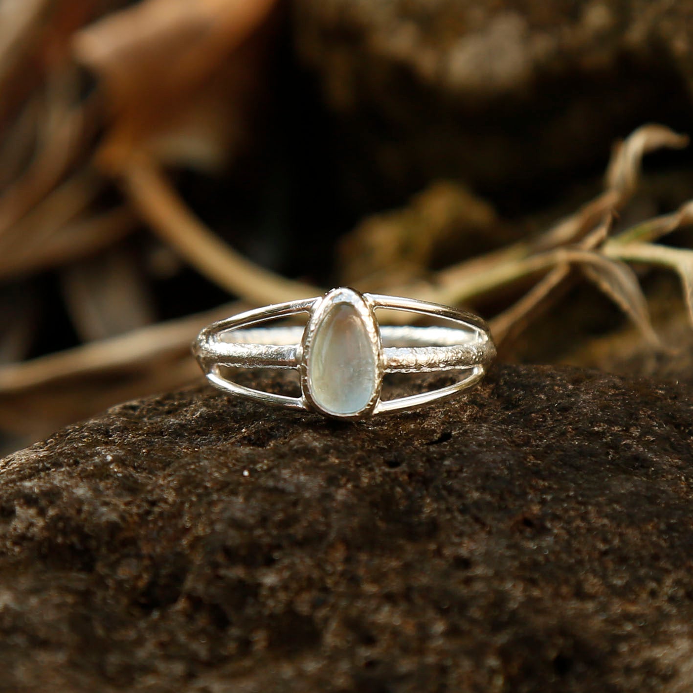 aquamarine banded ring in solid silver | O 1/2