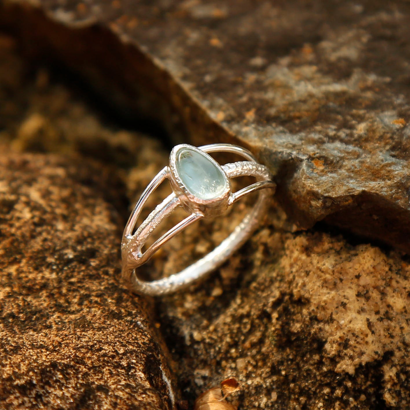 aquamarine banded ring in solid silver | O 1/2