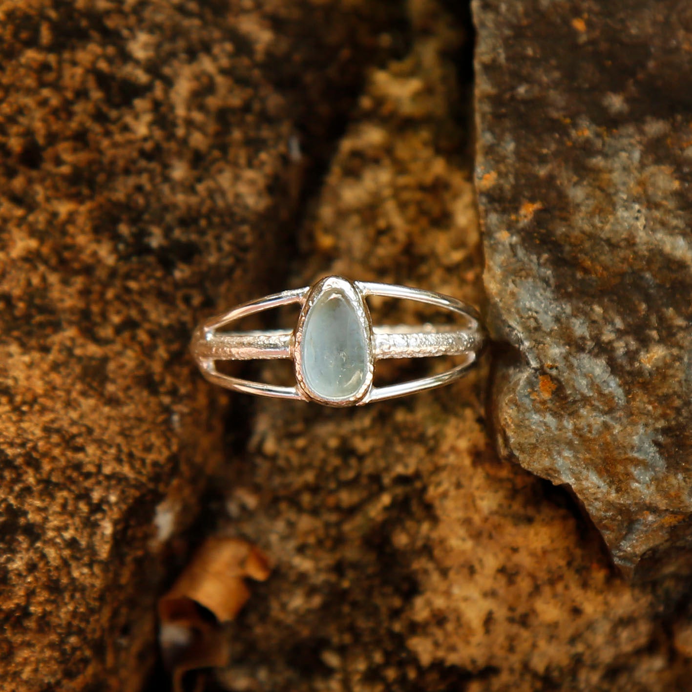 aquamarine banded ring in solid silver | O 1/2