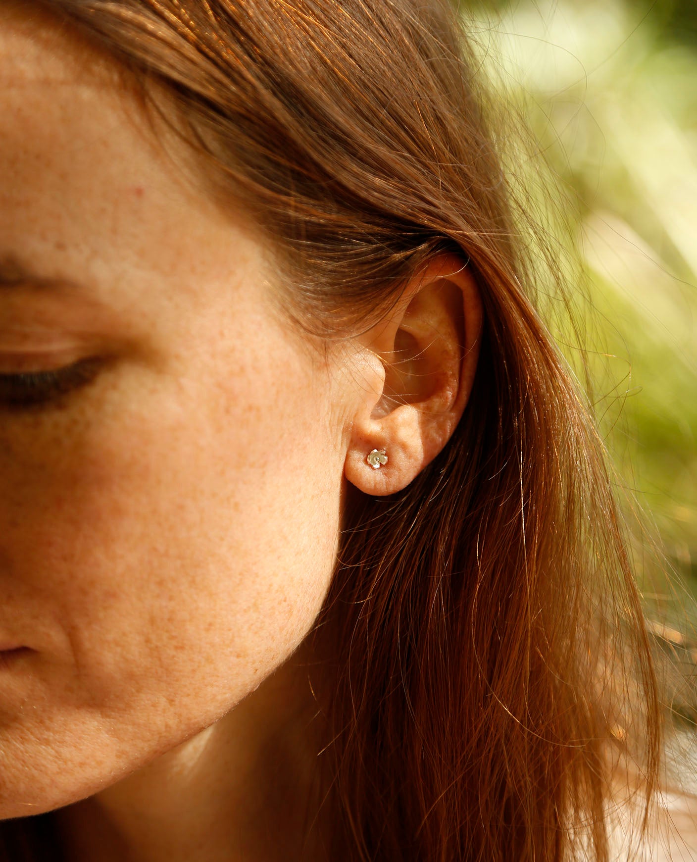 tiny daisy earrings | solid silver
