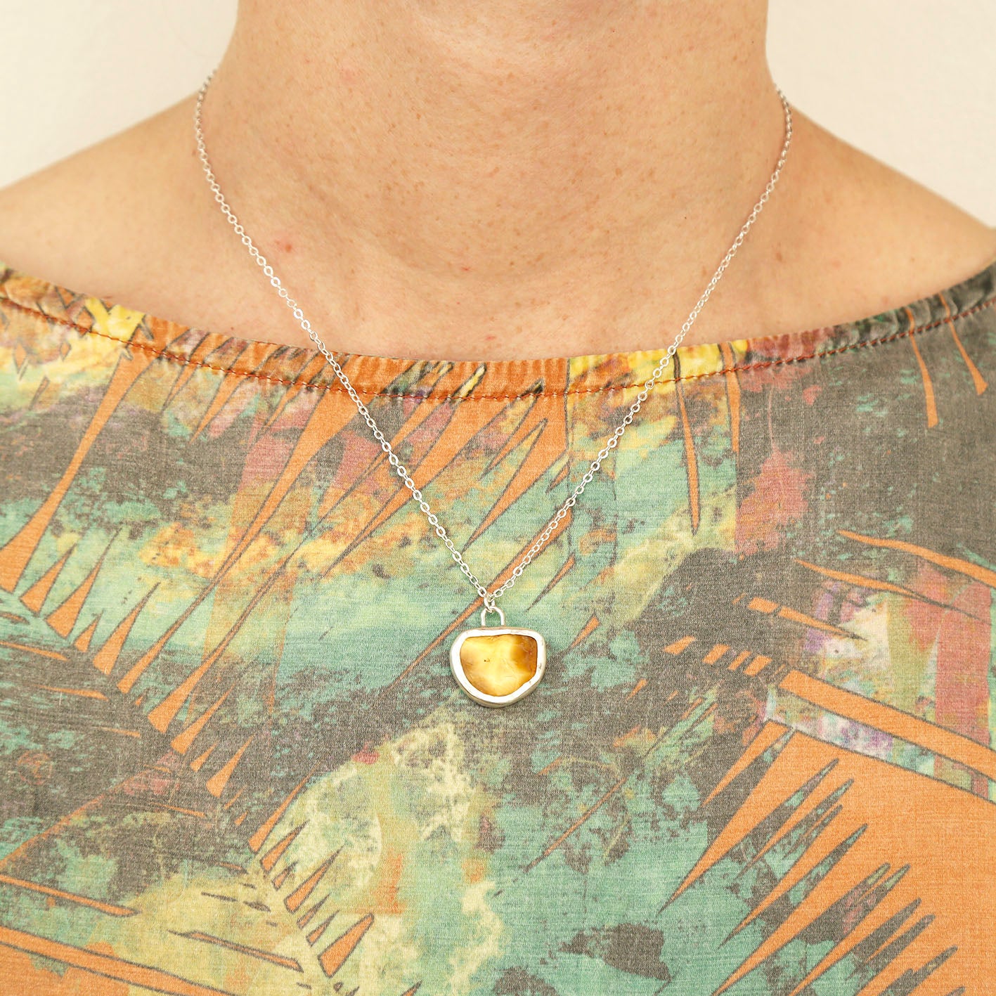 waxy agate pendant