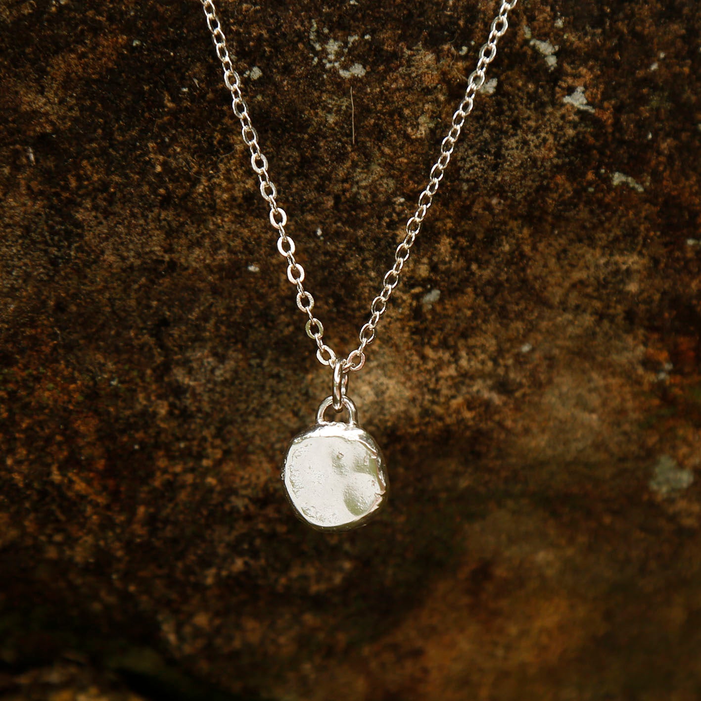 pebble round pendant | solid silver