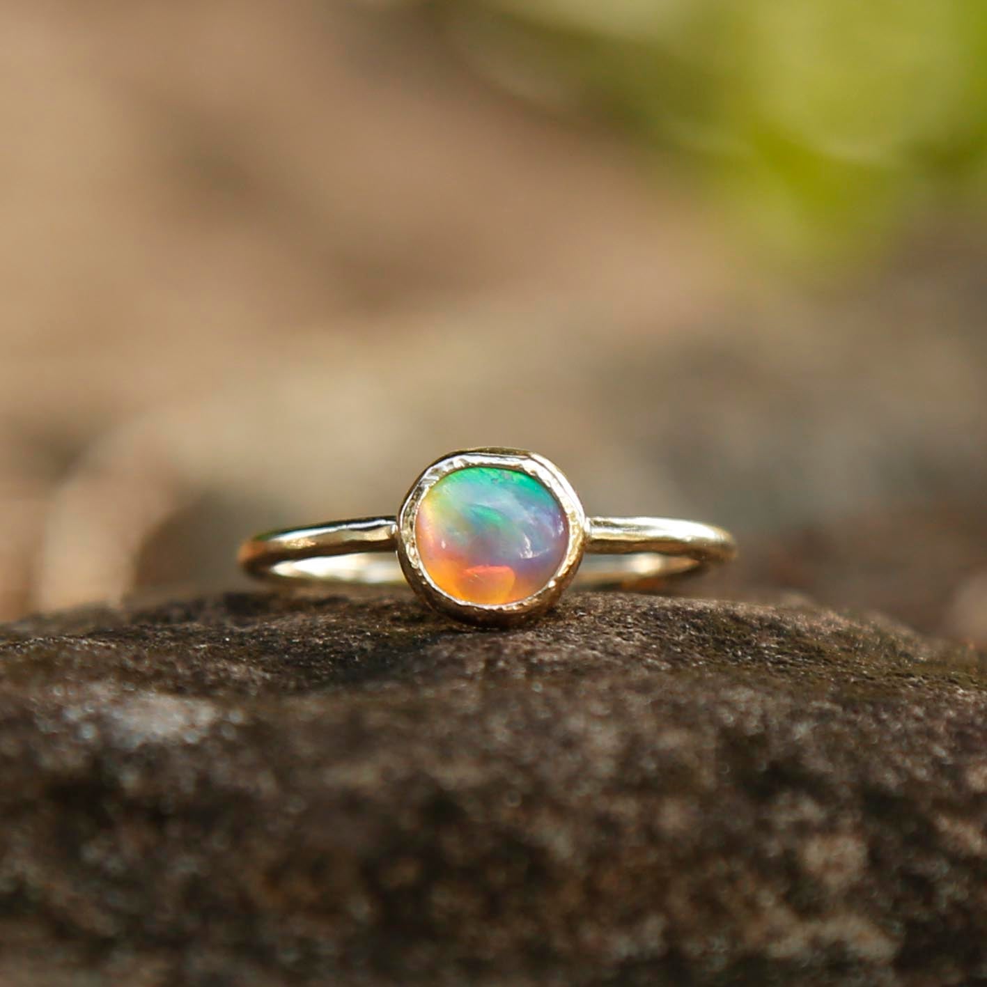 opal ring in solid gold | O