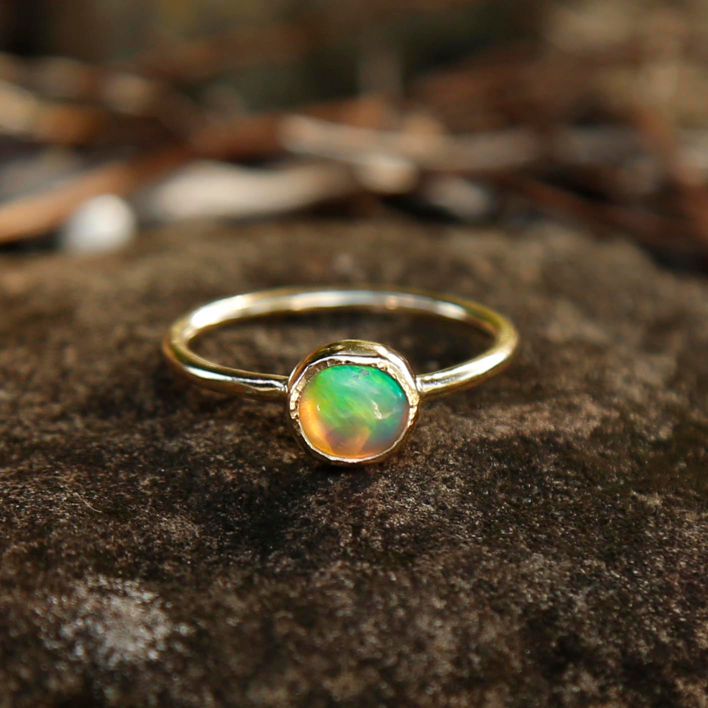 opal ring in solid gold | O