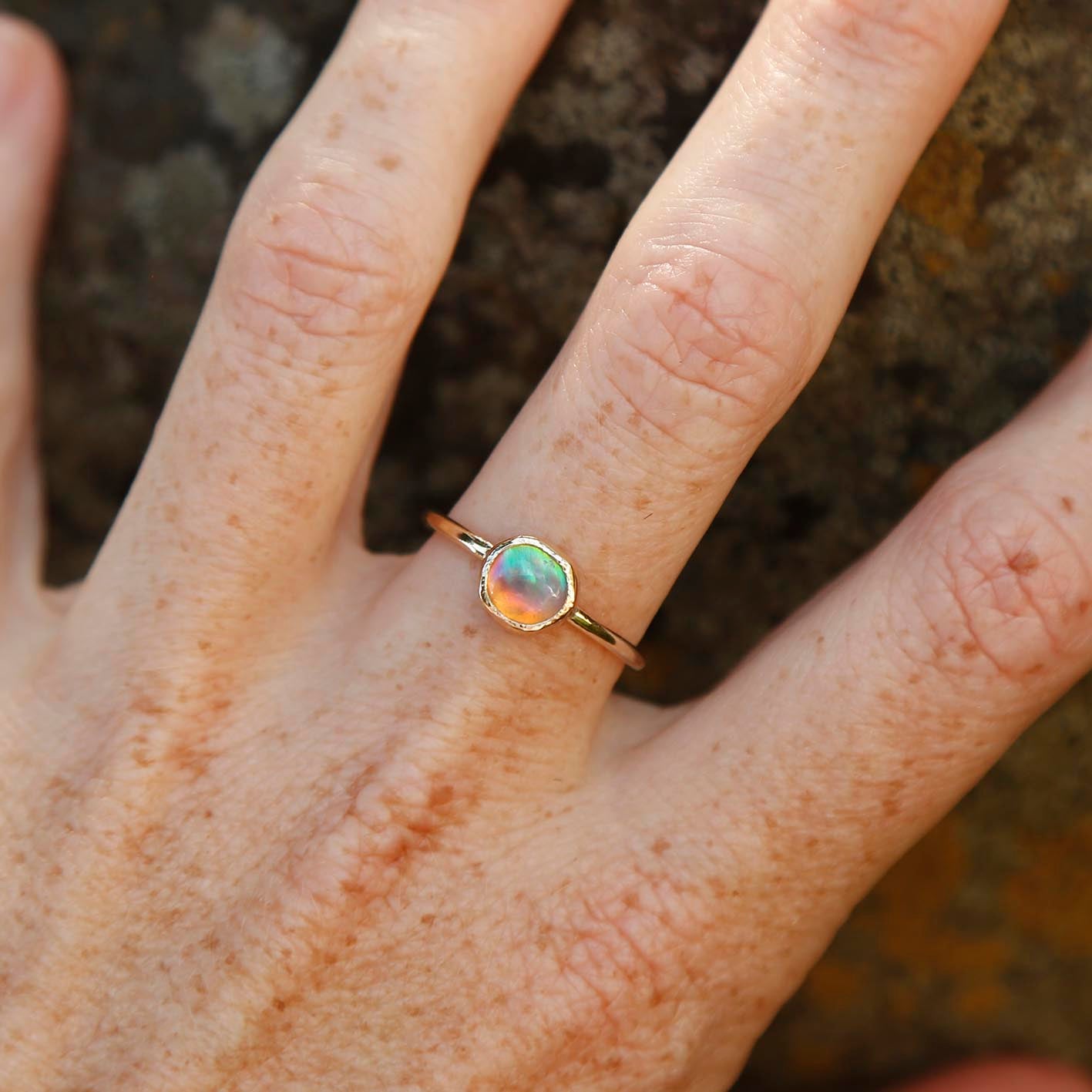 opal ring in solid gold | O