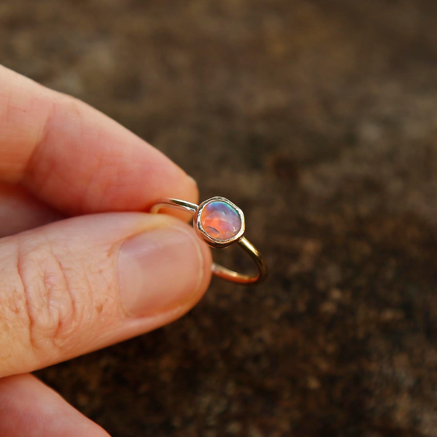 opal ring in solid gold | O