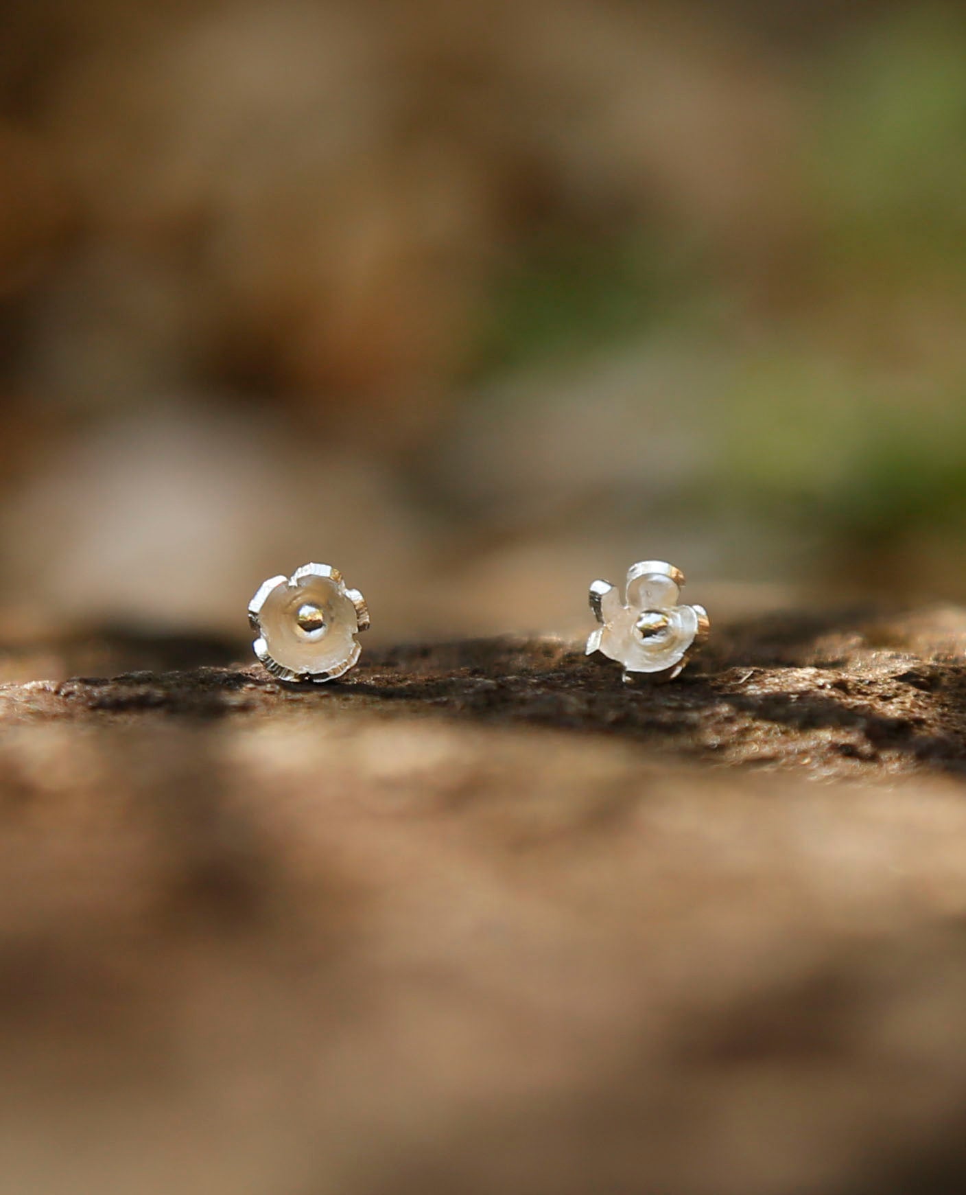 tiny daisy earrings | solid silver