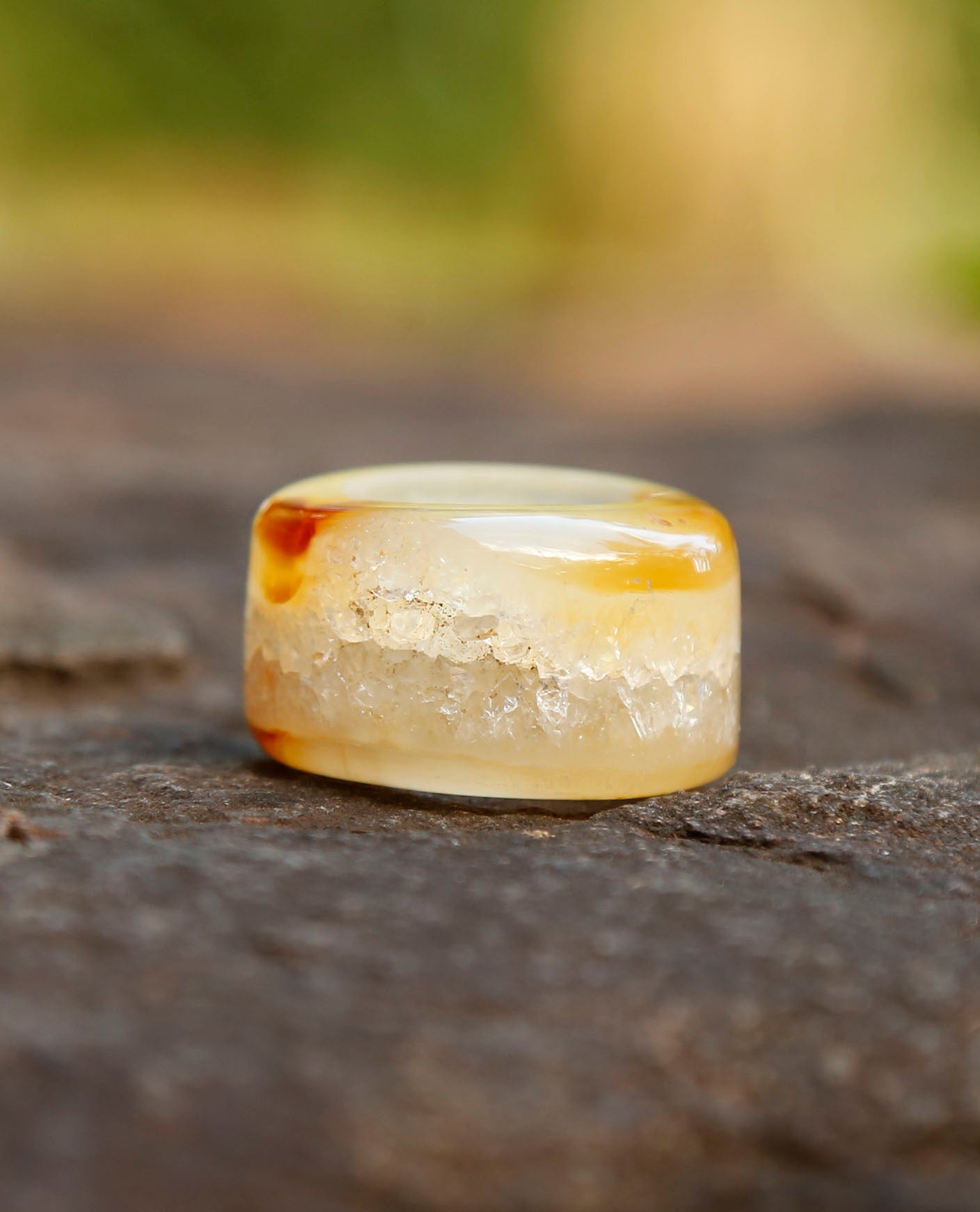 chamber | solid stone