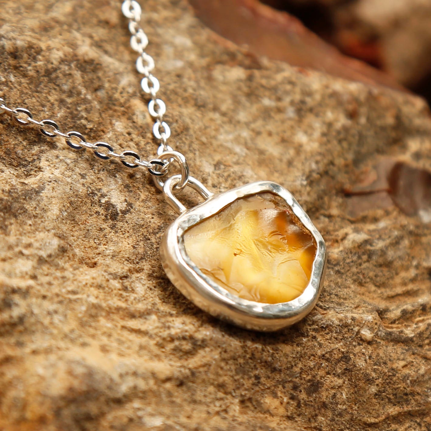 waxy agate pendant