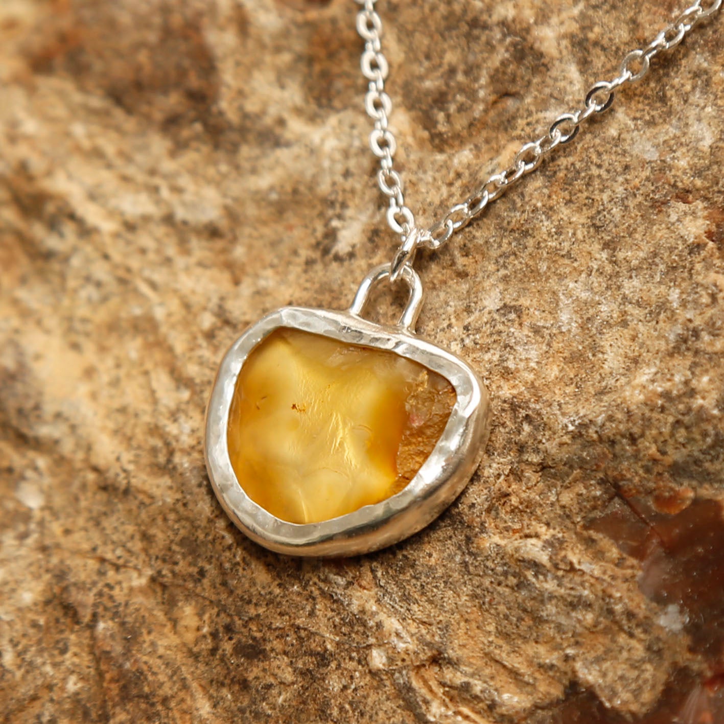 waxy agate pendant